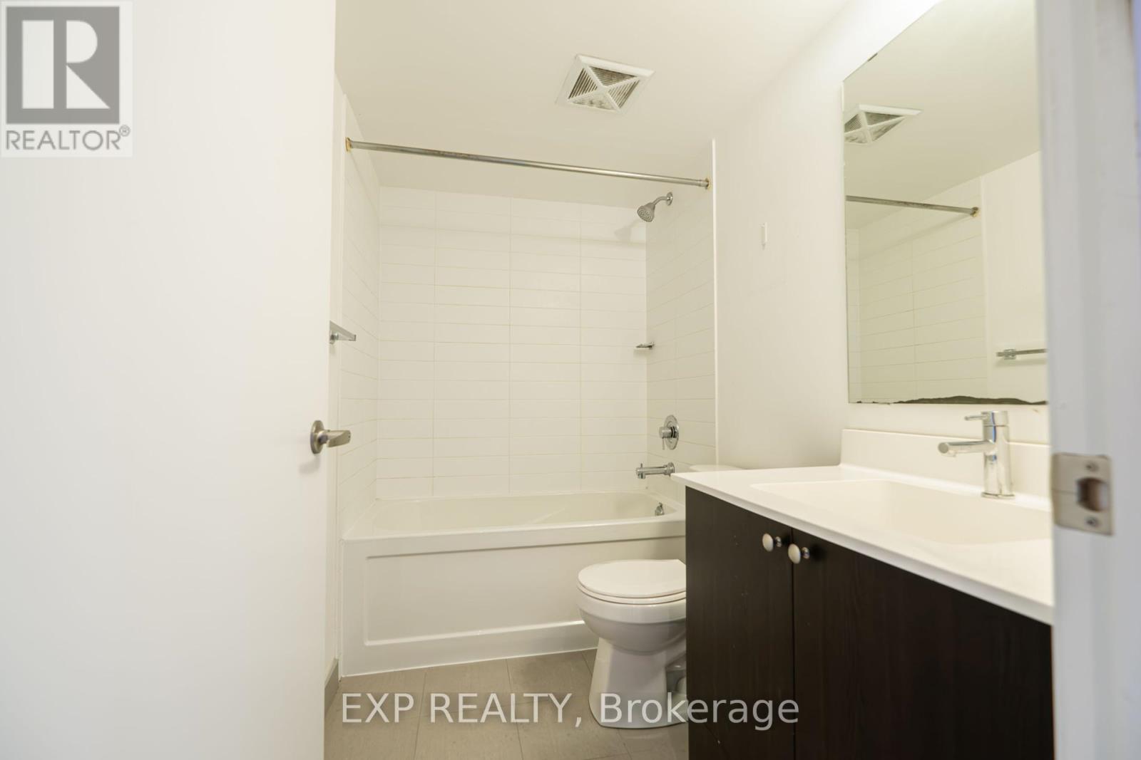 Photo 21 of 417 11 Superior Avenue, Toronto ON