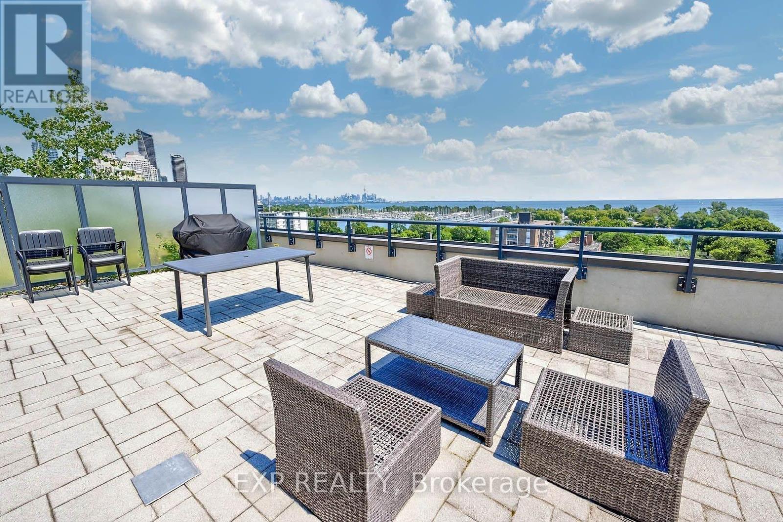 Photo 5 of 417 11 Superior Avenue, Toronto ON