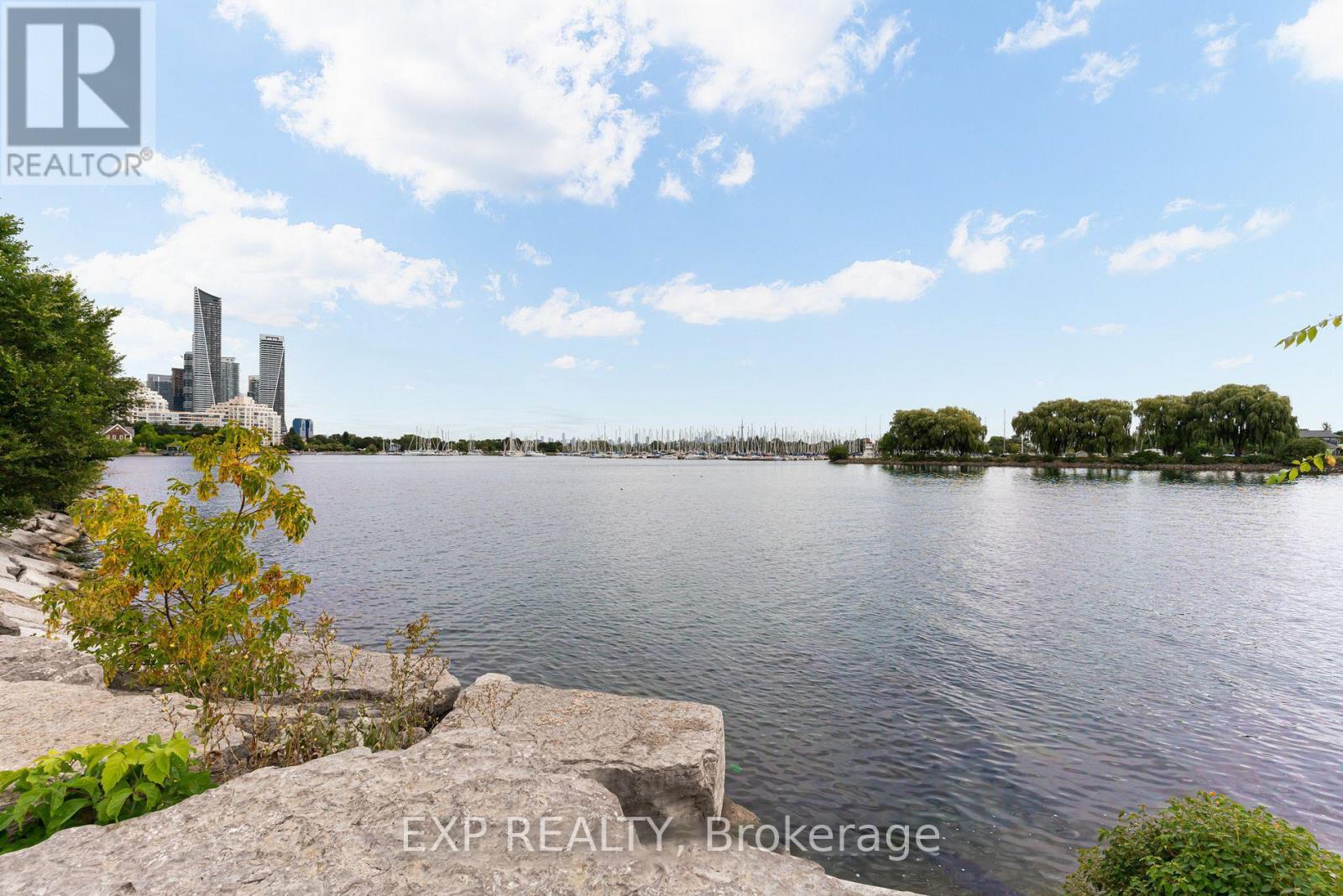 Photo 8 of 417 11 Superior Avenue, Toronto ON