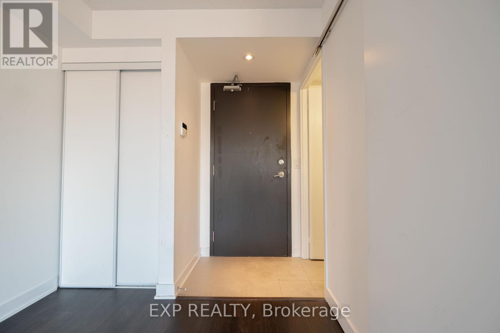 Photo 14 of 417 11 Superior Avenue, Toronto ON