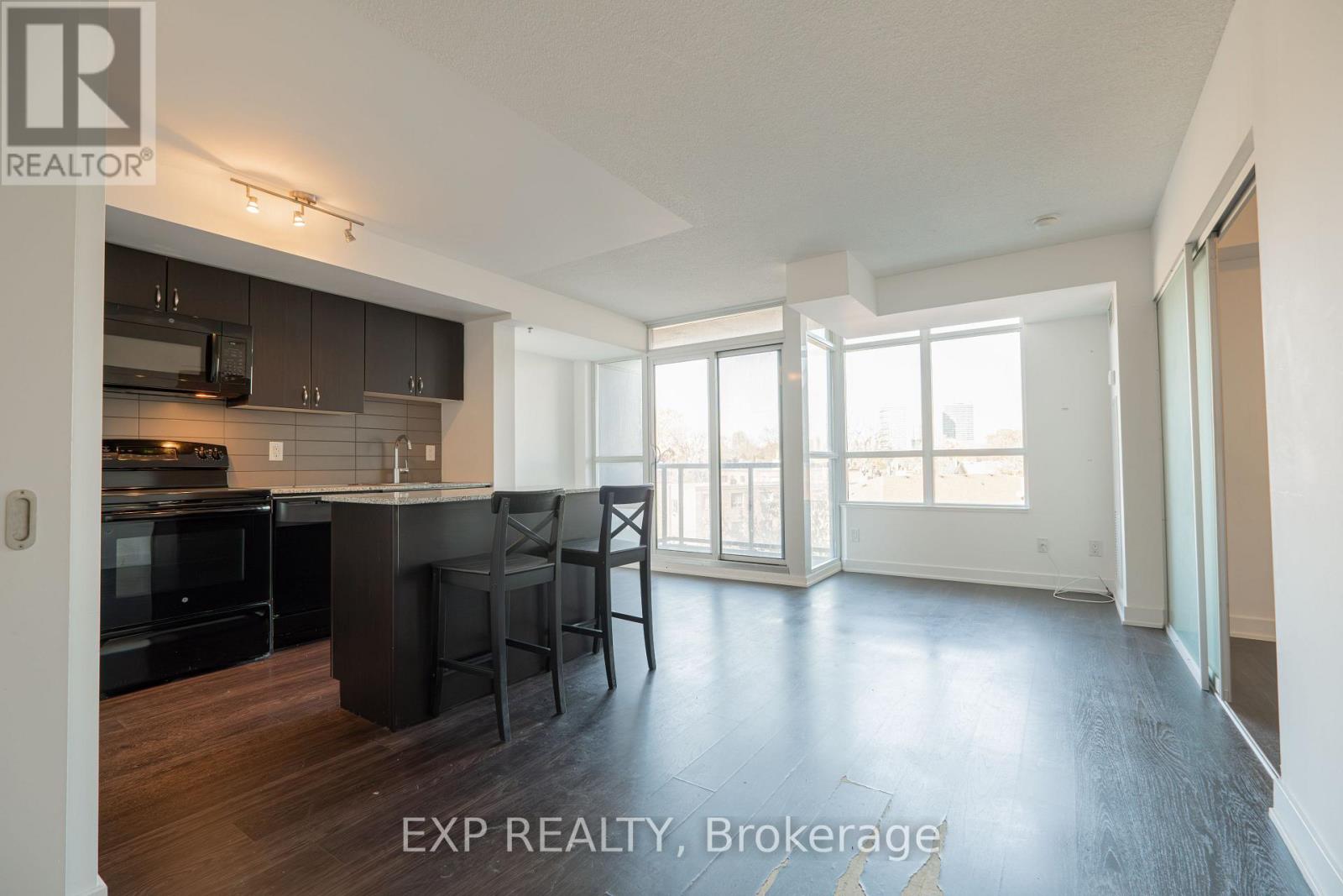 Photo 15 of 417 11 Superior Avenue, Toronto ON