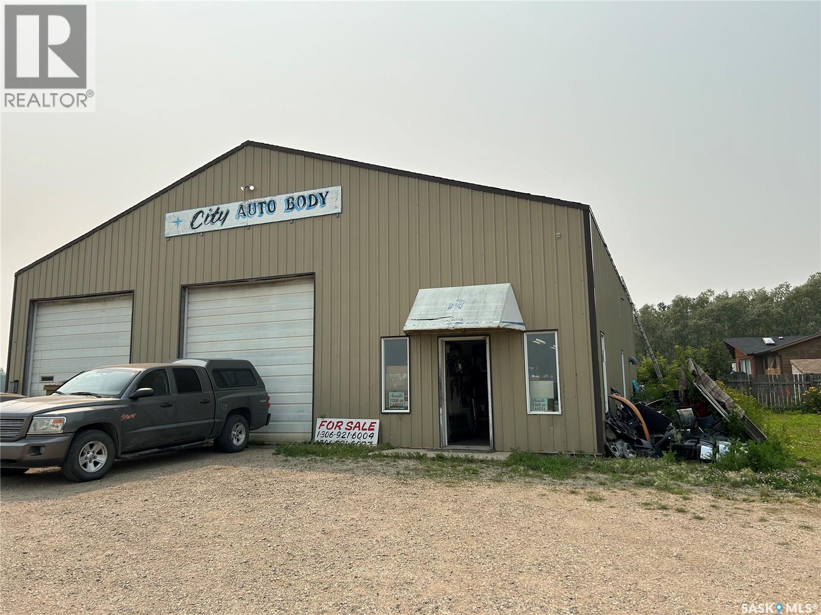 Photo 1 of 803 4th Avenue, Star City SK