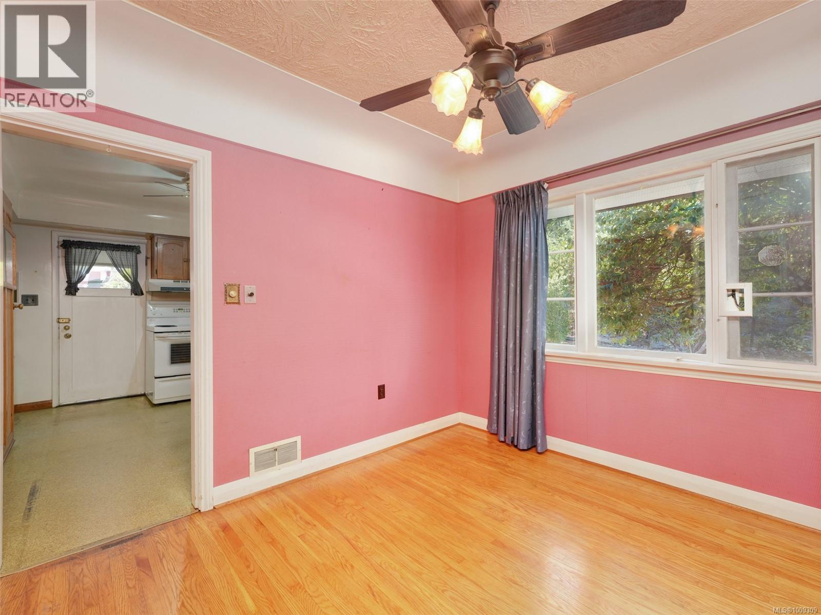 Photo 6 of 1233 Tattersall Dr, Saanich BC
