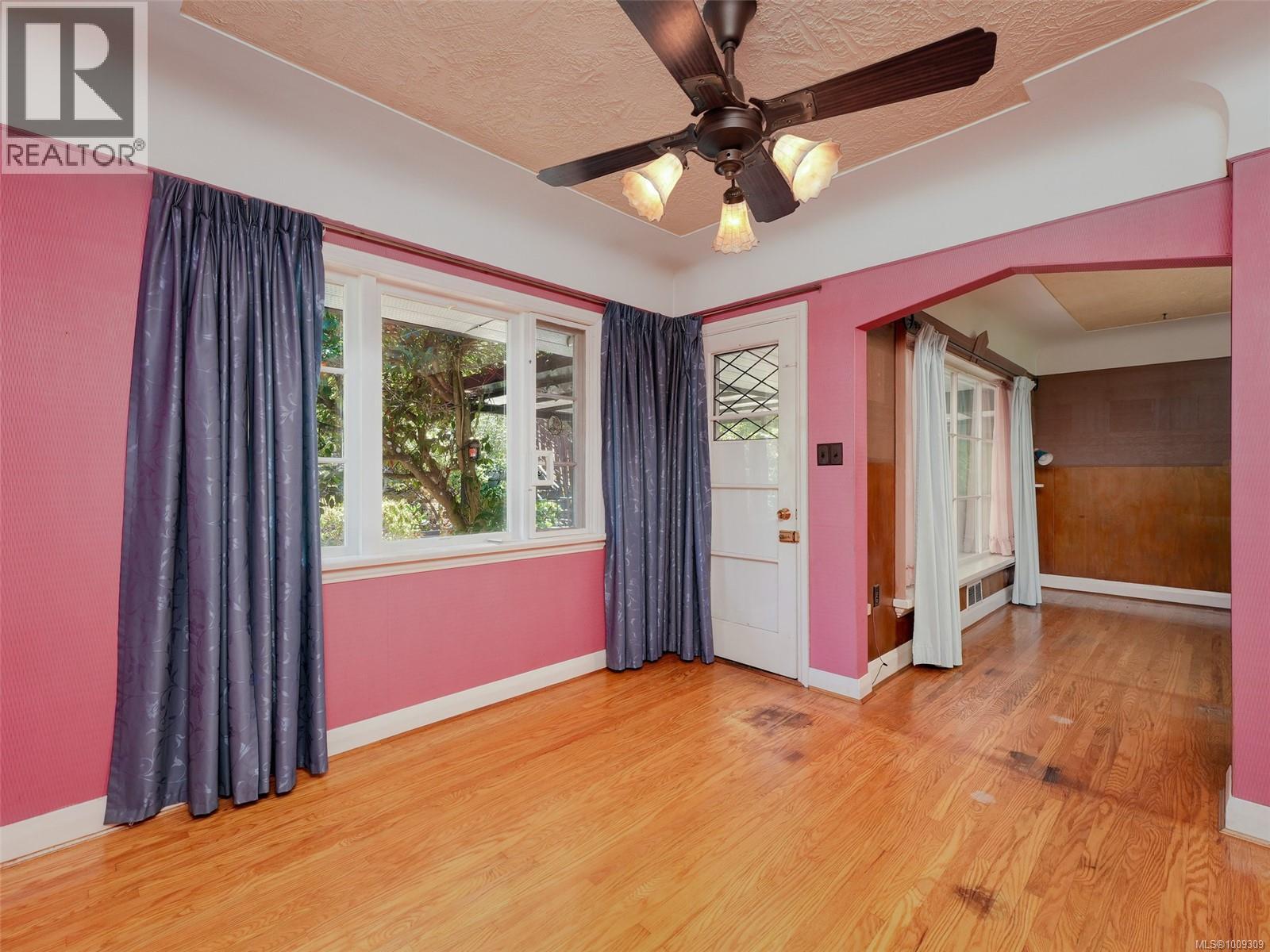 Photo 7 of 1233 Tattersall Dr, Saanich BC