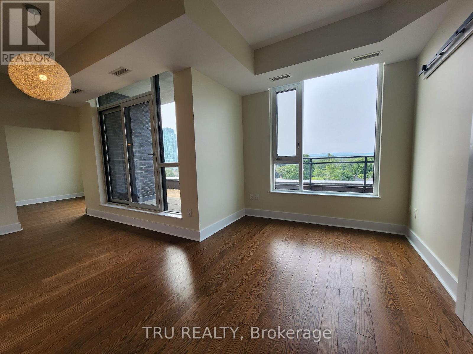 Photo 32 of 609 101 Richmond Road, Ottawa ON