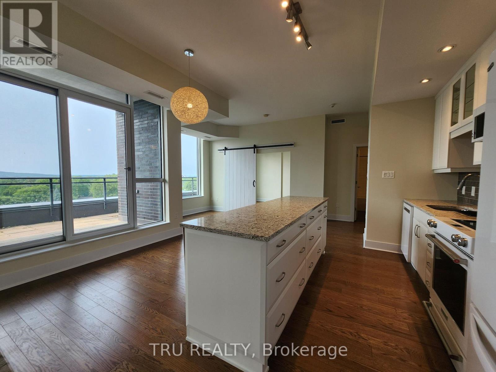 Photo 6 of 609 101 Richmond Road, Ottawa ON