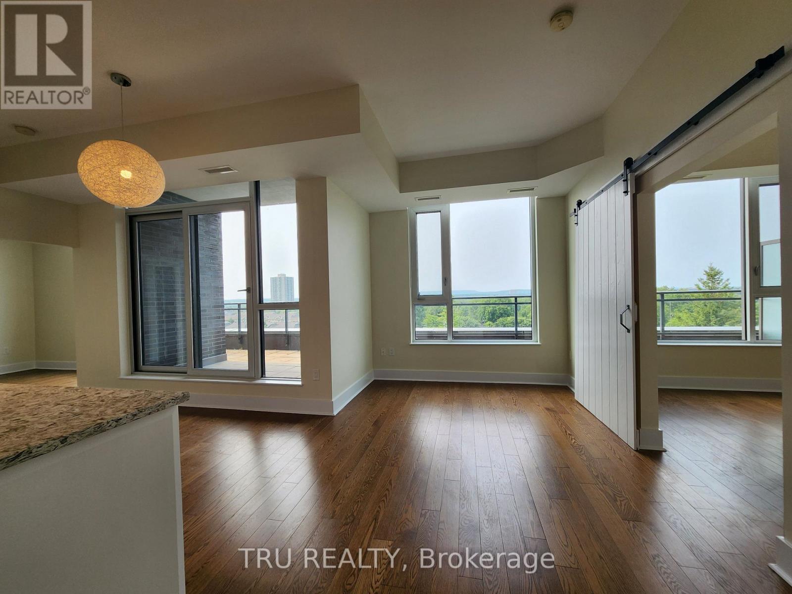 Photo 8 of 609 101 Richmond Road, Ottawa ON