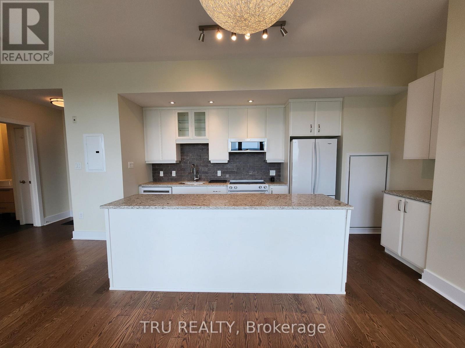 Photo 41 of 609 101 Richmond Road, Ottawa ON