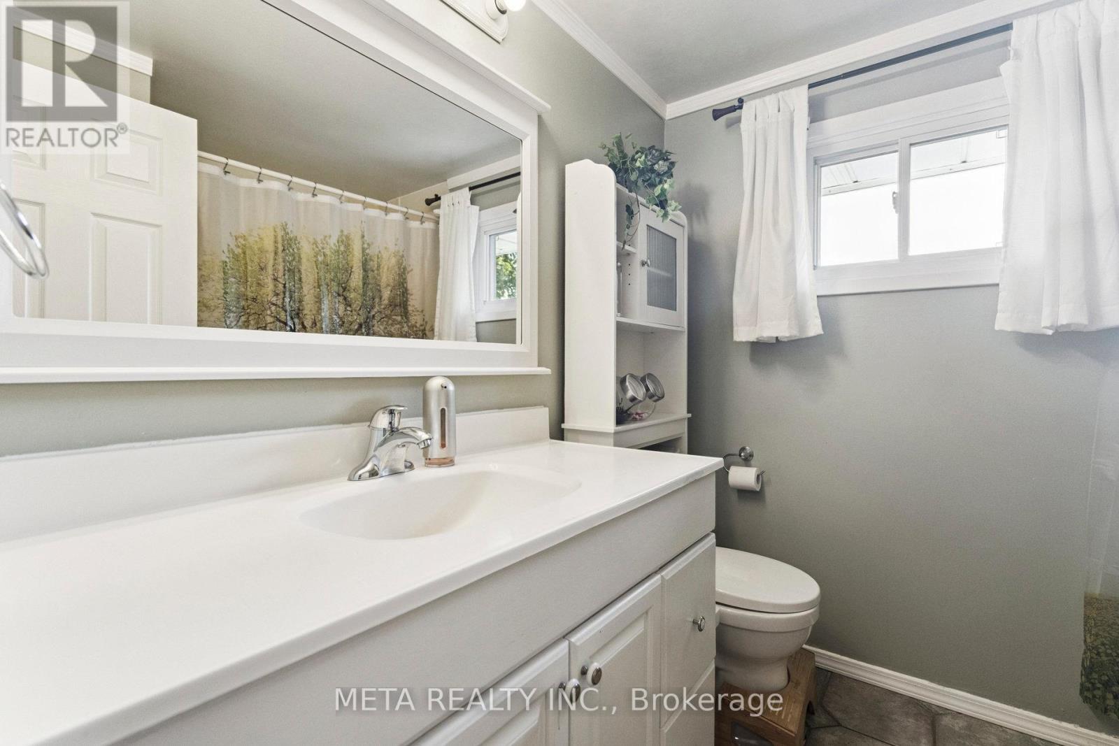 Photo 19 of 159 St Andrews Drive, Hamilton ON