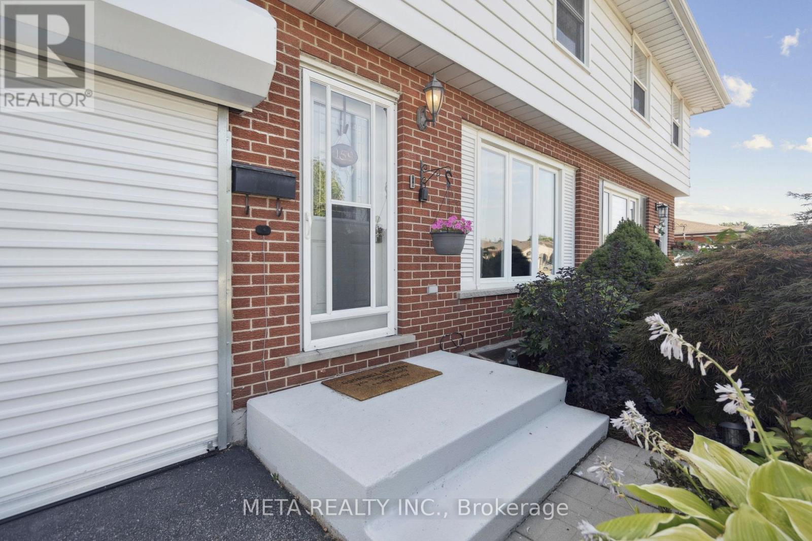 Photo 2 of 159 St Andrews Drive, Hamilton ON
