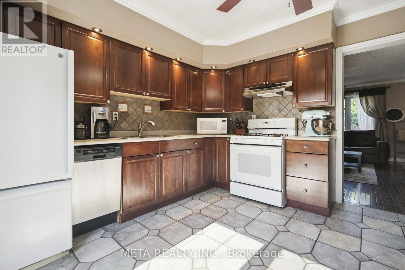 Photo 6 of 159 St Andrews Drive, Hamilton ON