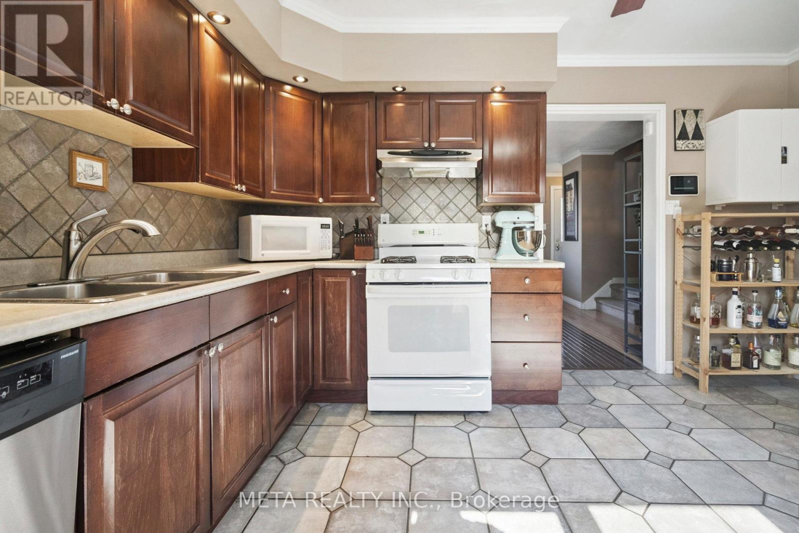 Photo 7 of 159 St Andrews Drive, Hamilton ON