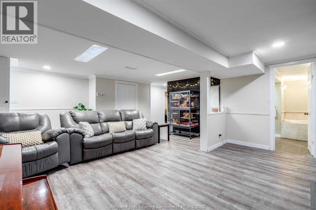 Photo 9 of 111 Danforth Avenue, Leamington ON