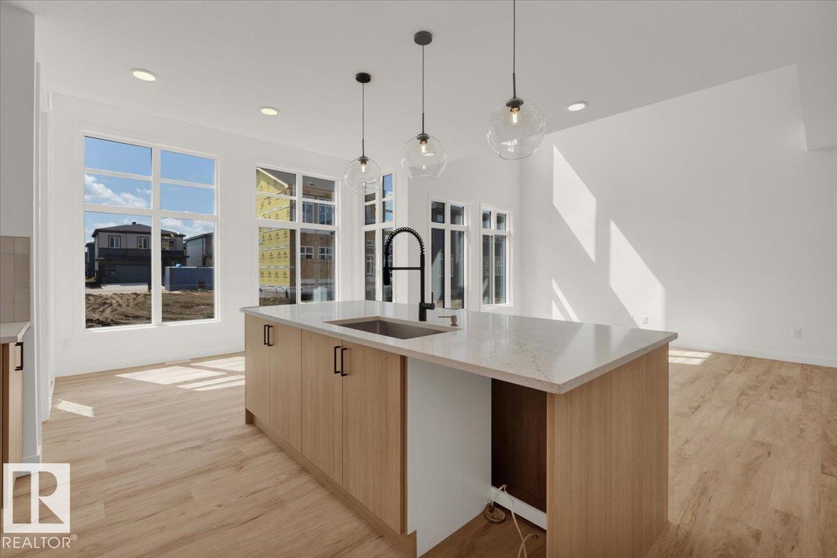Photo 9 of 5811 Kootook Li Sw, Edmonton AB