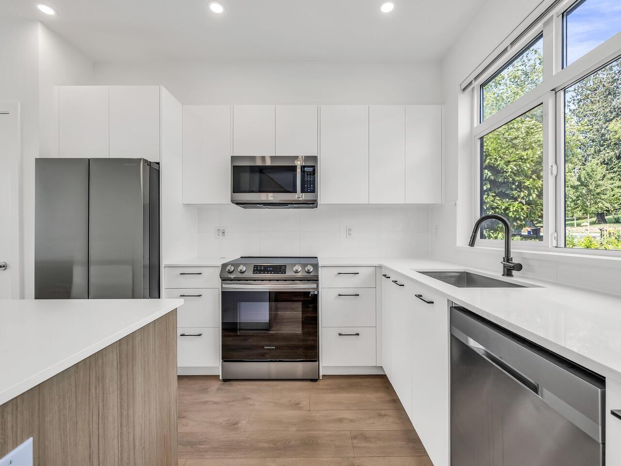 Photo 10 of 54 15255 Sitka Drive, Surrey BC