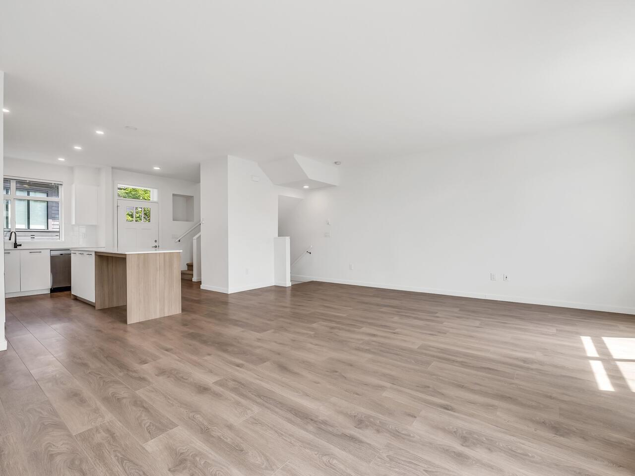 Photo 7 of 54 15255 Sitka Drive, Surrey BC