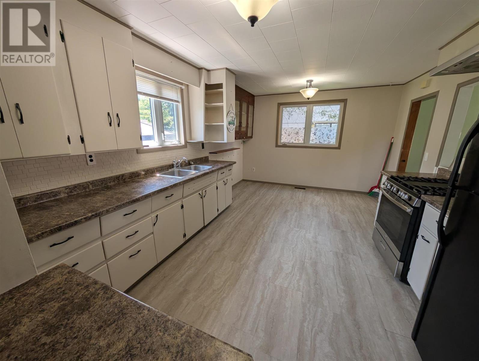 Photo 35 of 54 Magpie Rd, Wawa ON