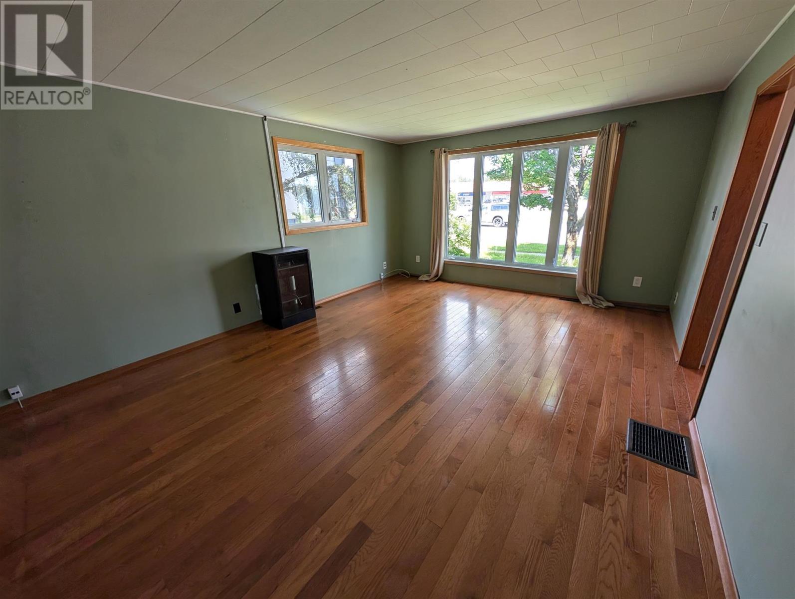 Photo 32 of 54 Magpie Rd, Wawa ON