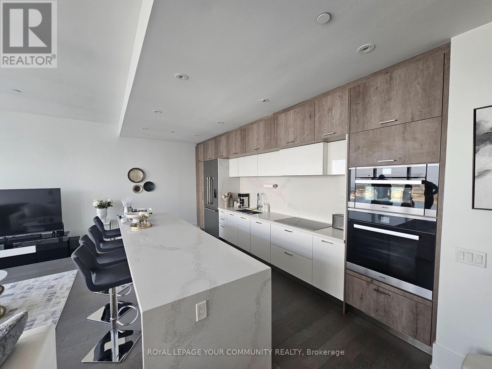Photo 3 of 6503 10 York Street, Toronto ON