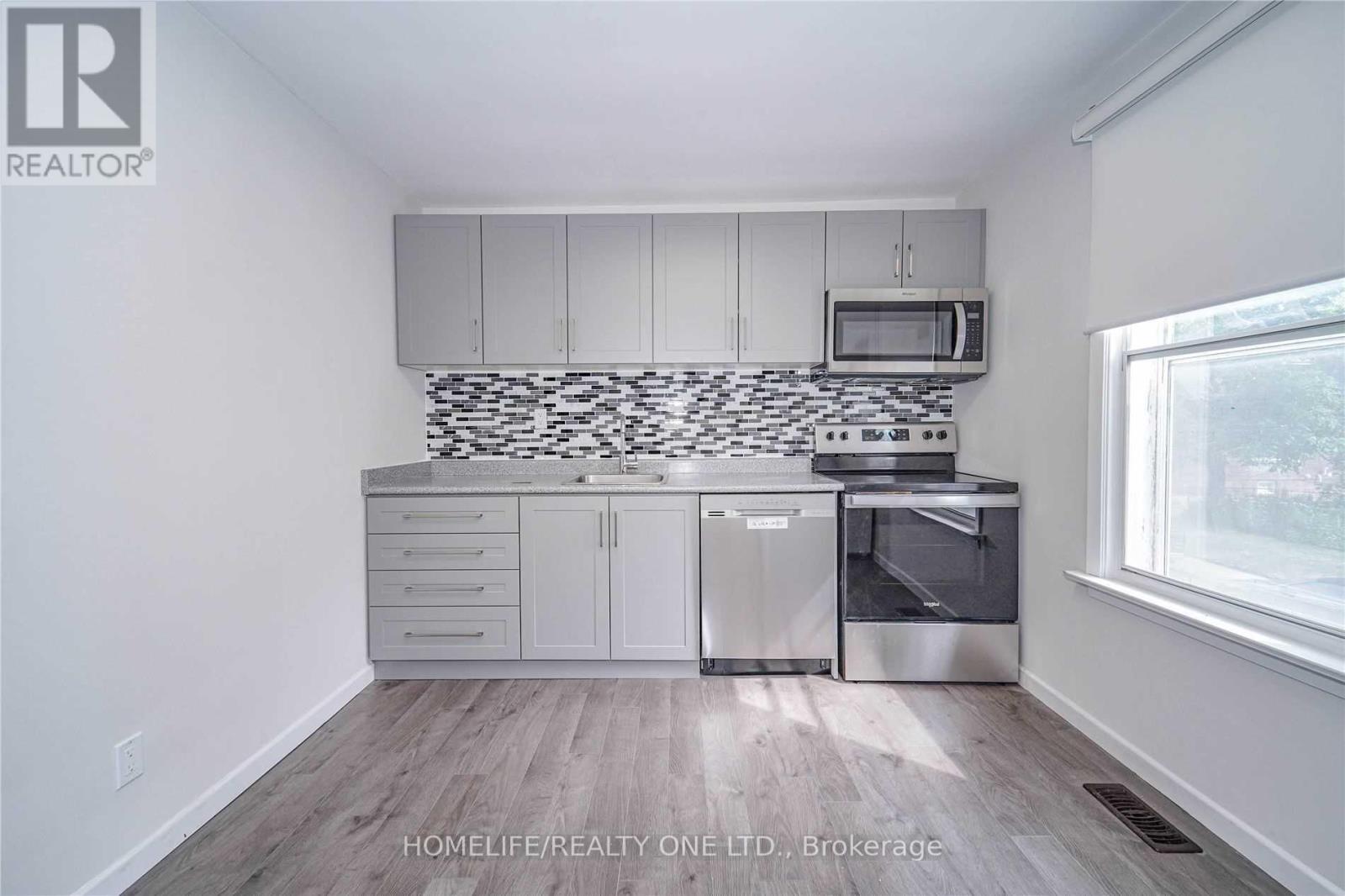 Photo 5 of Upper 104 Benson Avenue, Toronto ON