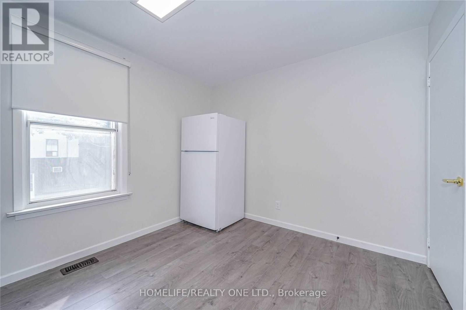 Photo 20 of Upper 104 Benson Avenue, Toronto ON