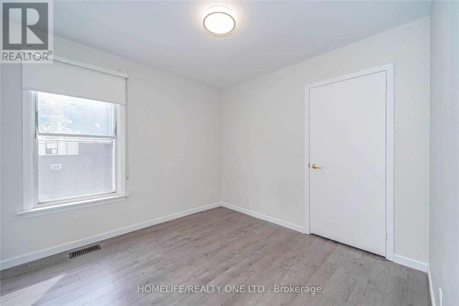 Photo 4 of Upper 104 Benson Avenue, Toronto ON