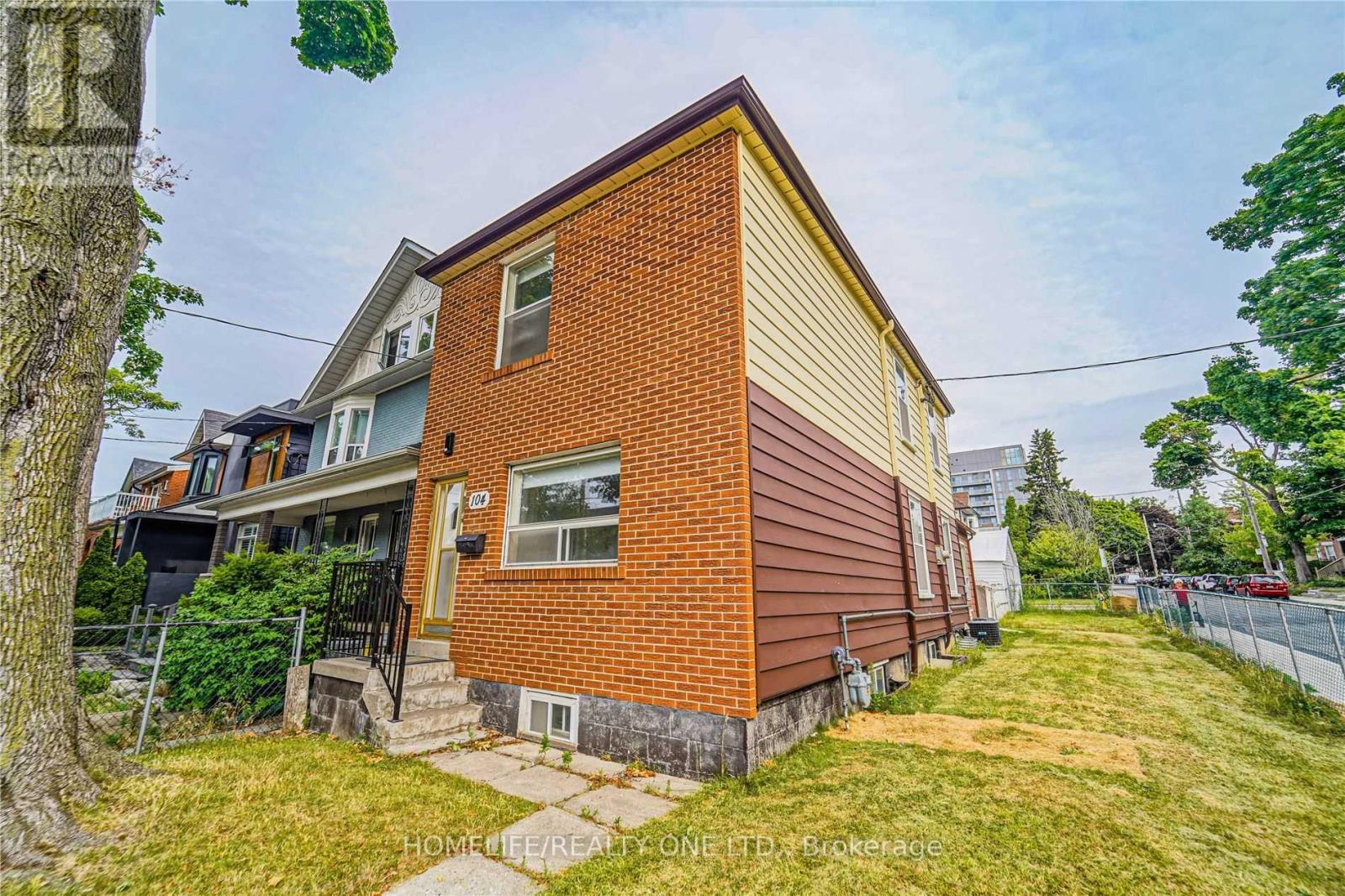 Photo 6 of Upper 104 Benson Avenue, Toronto ON