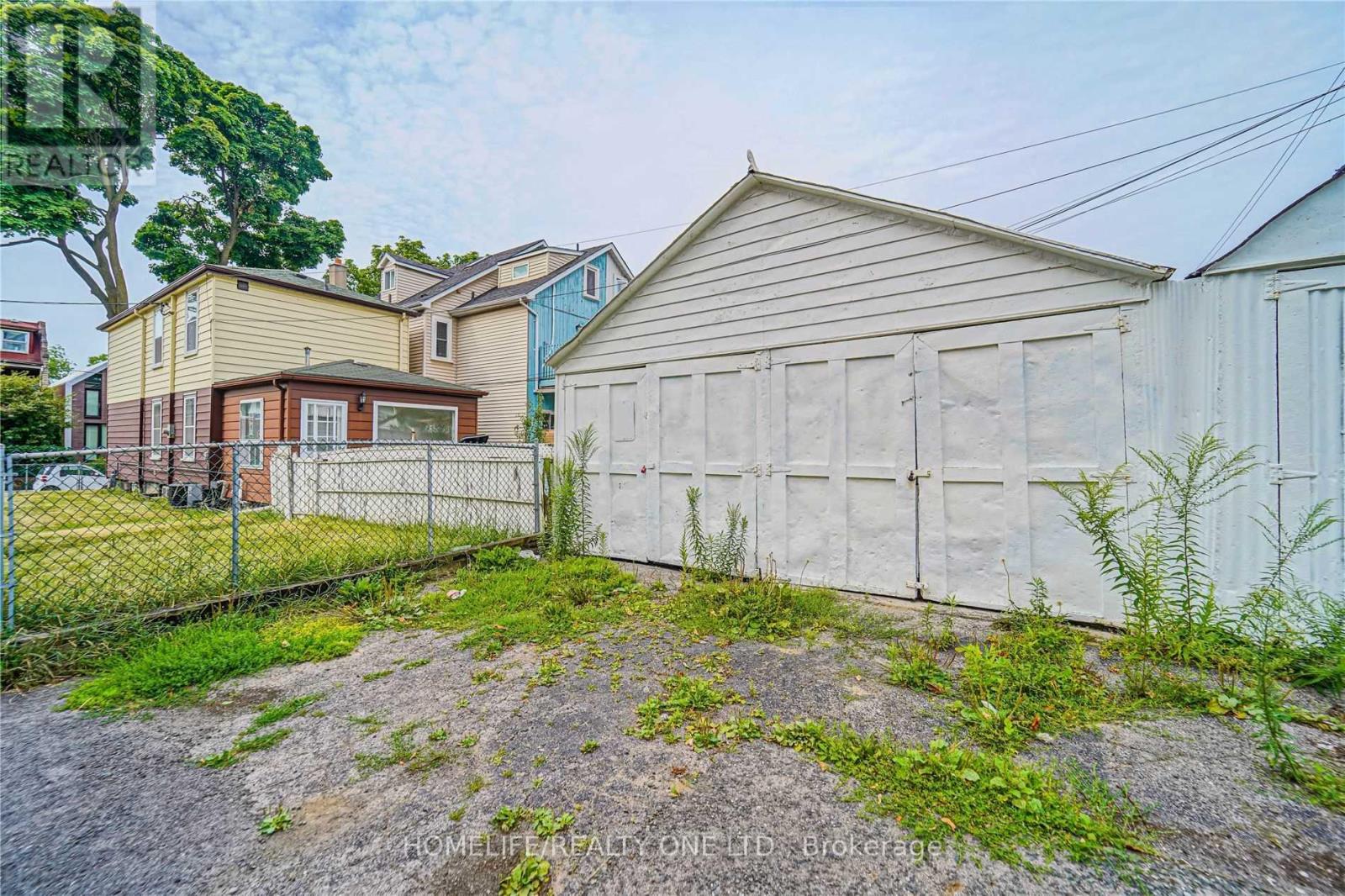 Photo 21 of Upper 104 Benson Avenue, Toronto ON