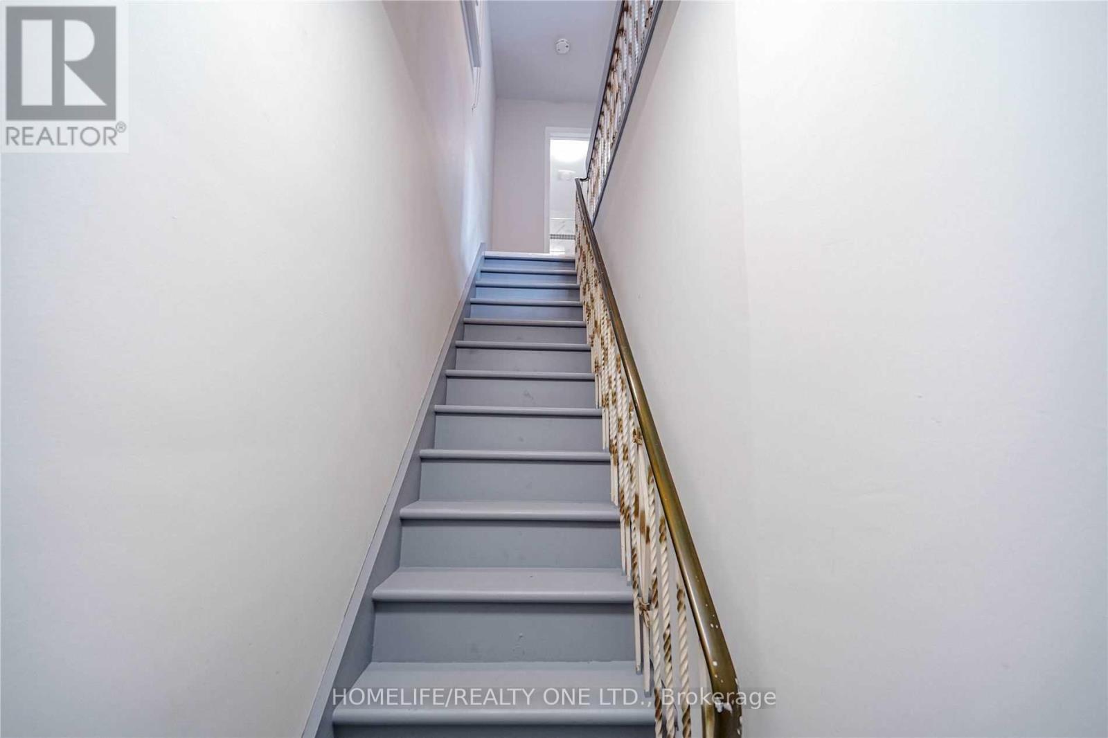 Photo 7 of Upper 104 Benson Avenue, Toronto ON