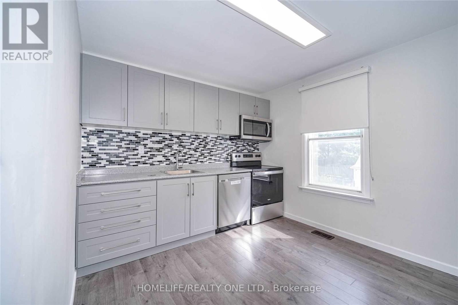 Photo 10 of Upper 104 Benson Avenue, Toronto ON