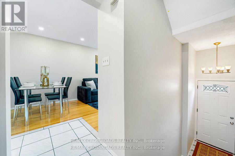 Photo 11 of 299 55 Collinsgrove Road, Toronto ON
