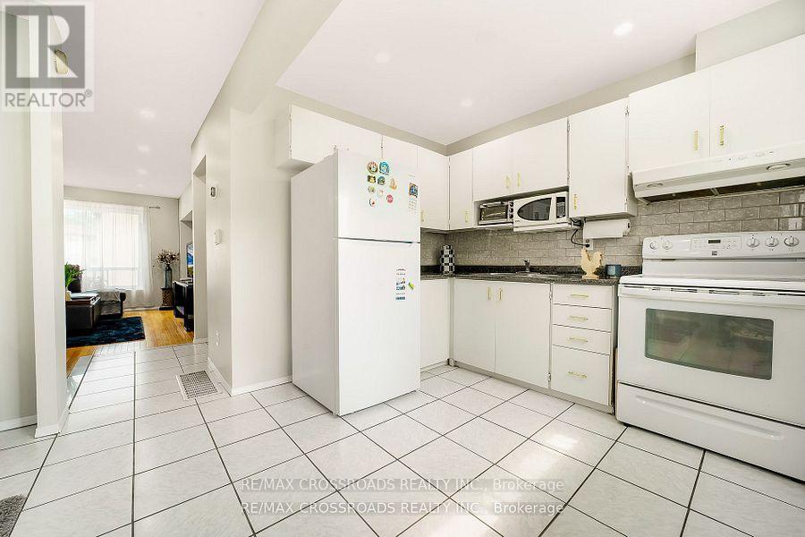 Photo 7 of 299 55 Collinsgrove Road, Toronto ON