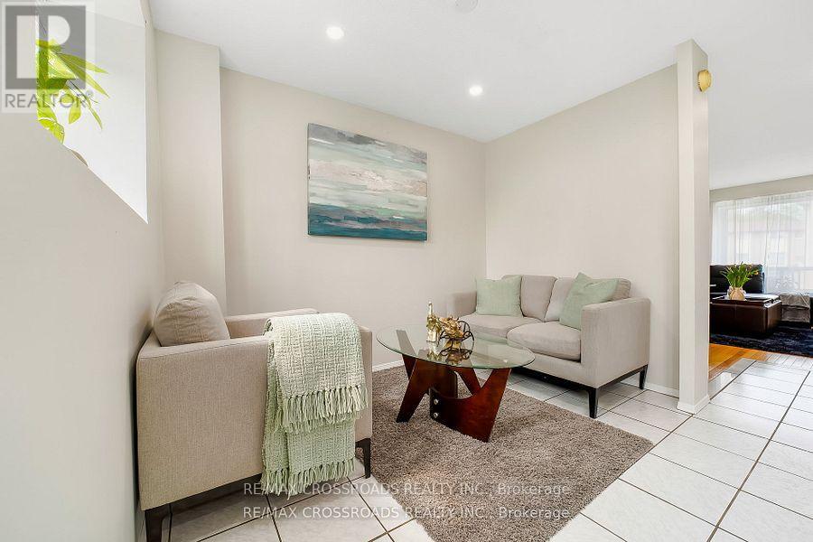 Photo 9 of 299 55 Collinsgrove Road, Toronto ON