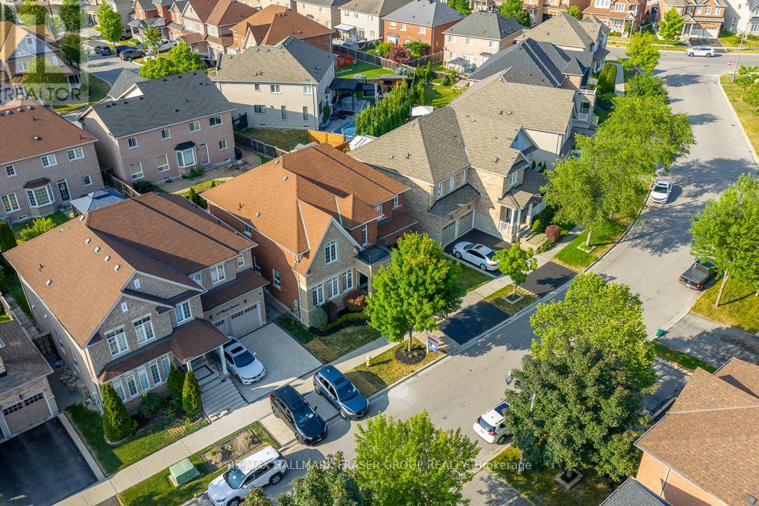 Photo 4 of 10 Weston Crescent, Ajax ON