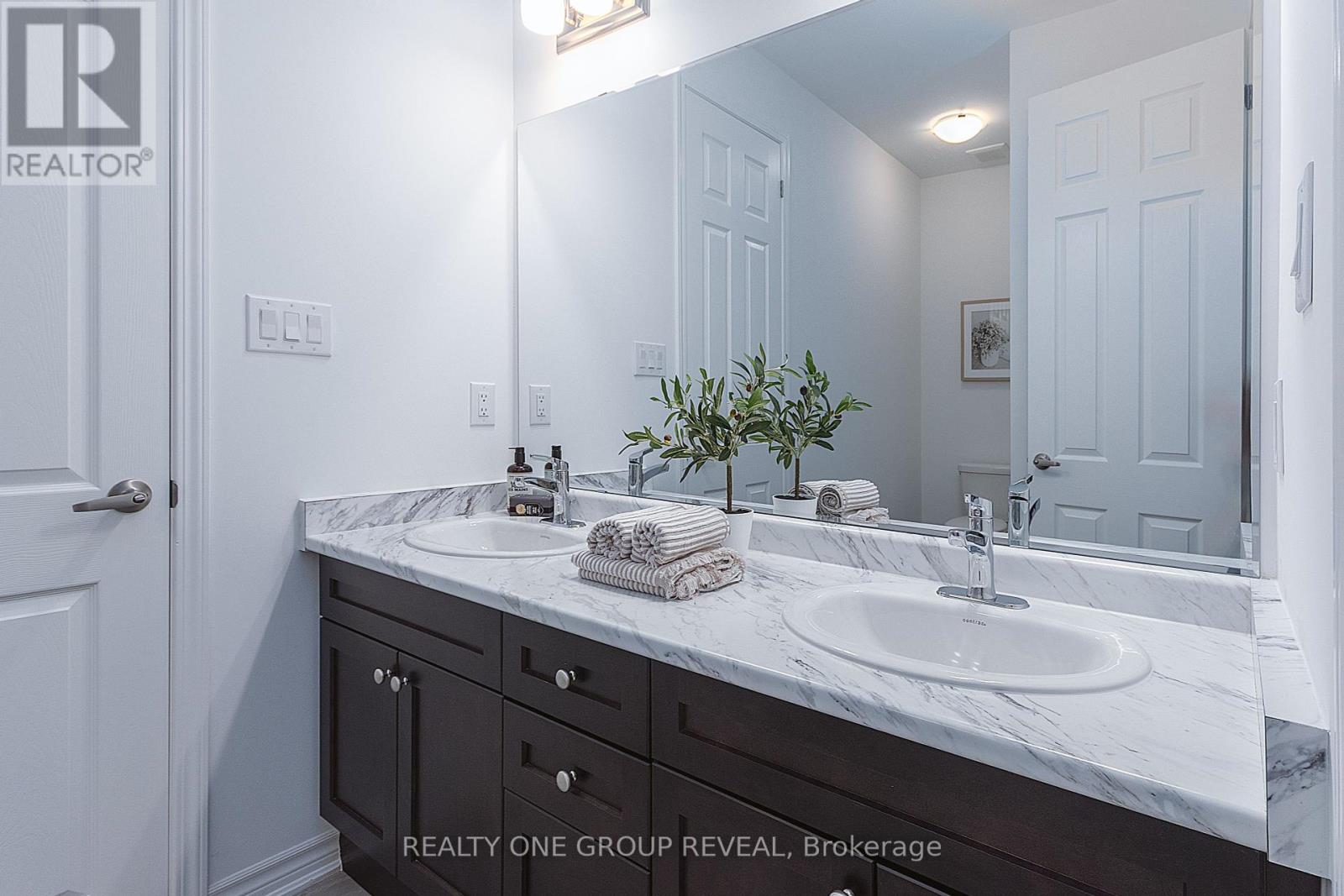 Photo 15 of 3311 Marchington Square, Pickering ON