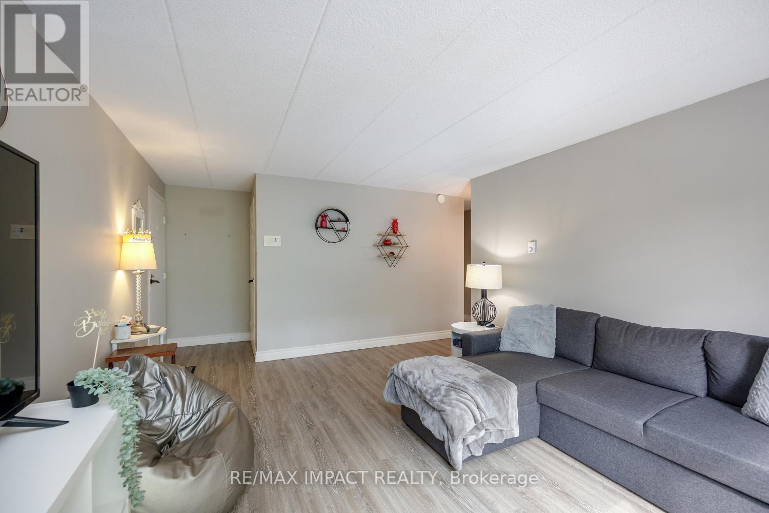Photo 20 of 31 43 Taunton Road E, Oshawa ON