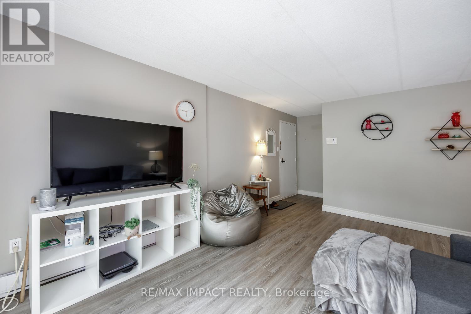 Photo 21 of 31 43 Taunton Road E, Oshawa ON