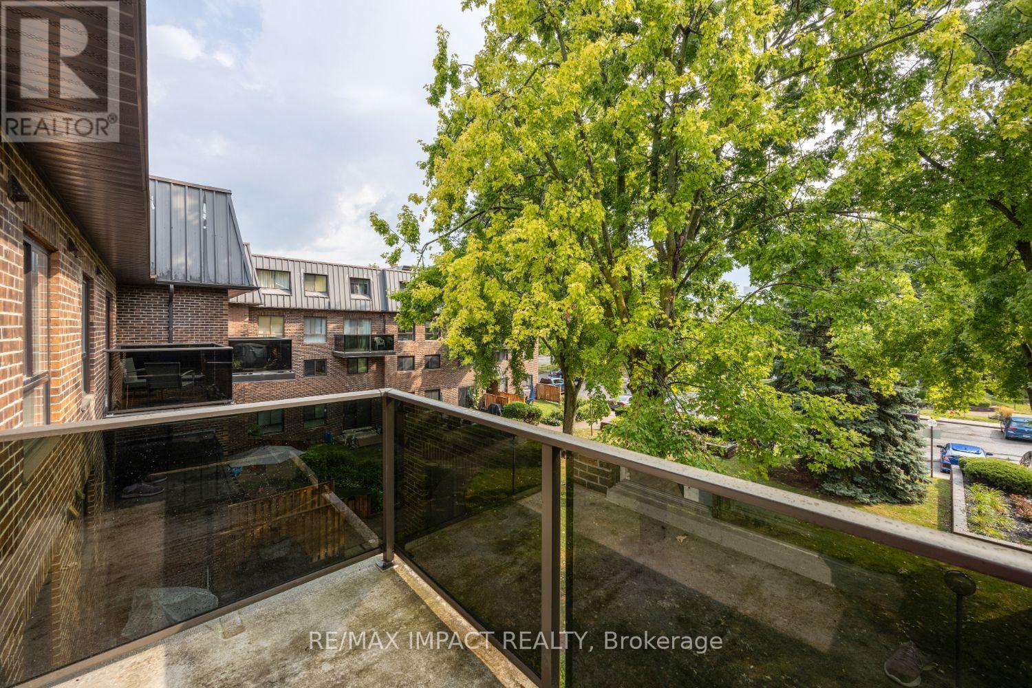 Photo 1 of 31 43 Taunton Road E, Oshawa ON