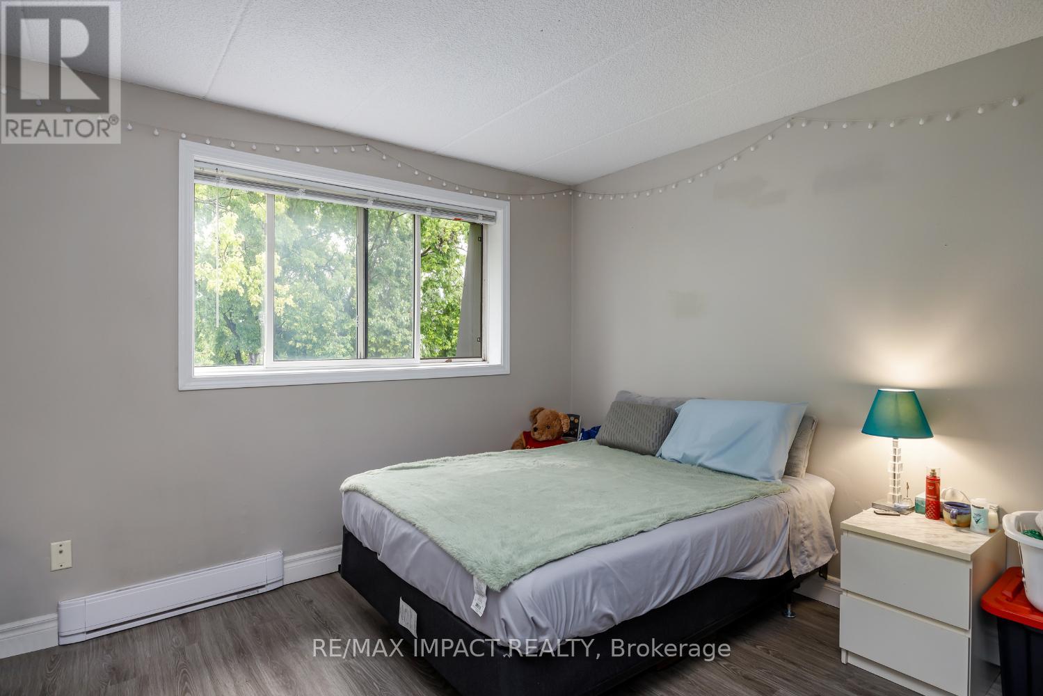 Photo 7 of 31 43 Taunton Road E, Oshawa ON