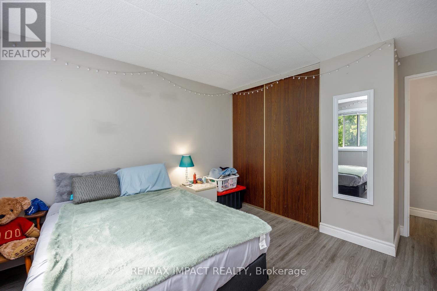 Photo 4 of 31 43 Taunton Road E, Oshawa ON