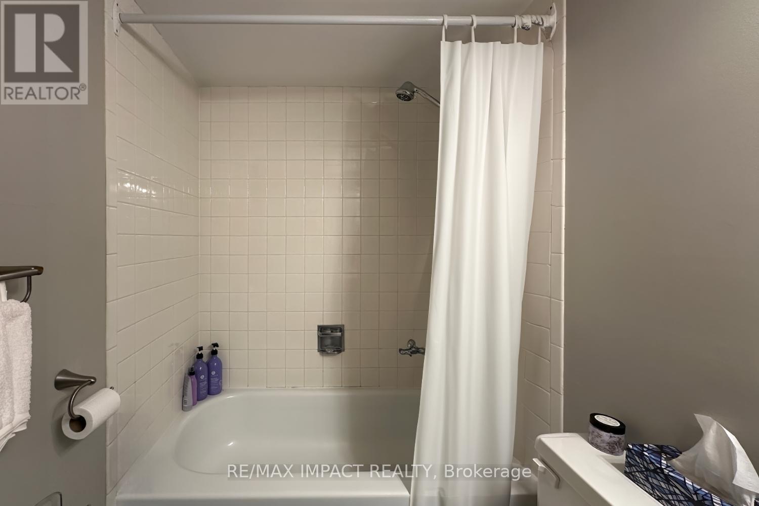 Photo 15 of 31 43 Taunton Road E, Oshawa ON