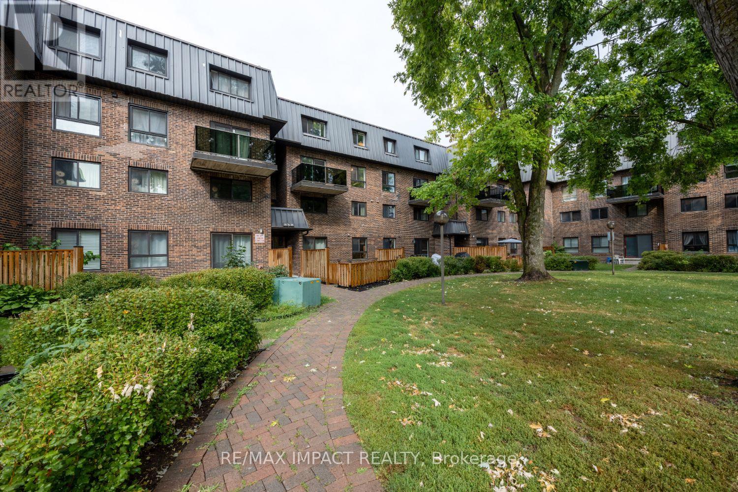 Photo 12 of 31 43 Taunton Road E, Oshawa ON