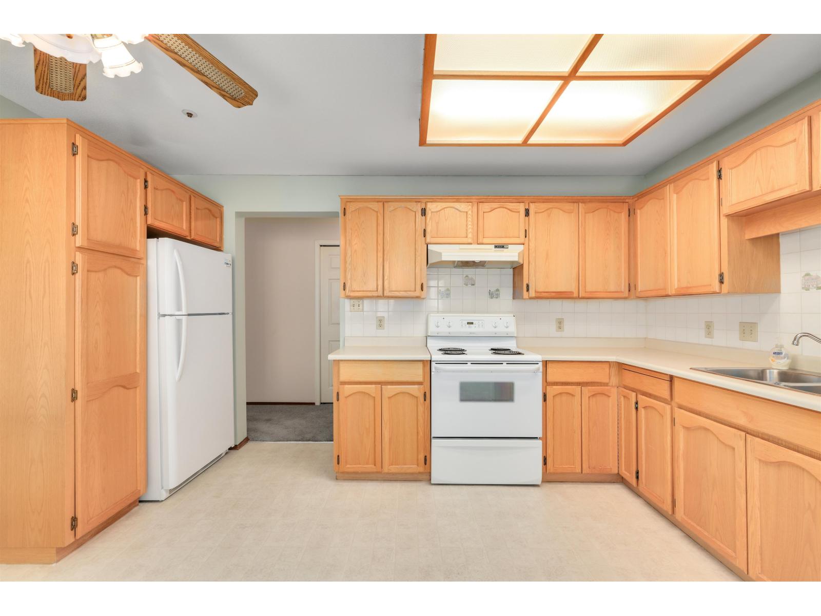 Photo 11 of 101 5377 201 A Street, Langley BC