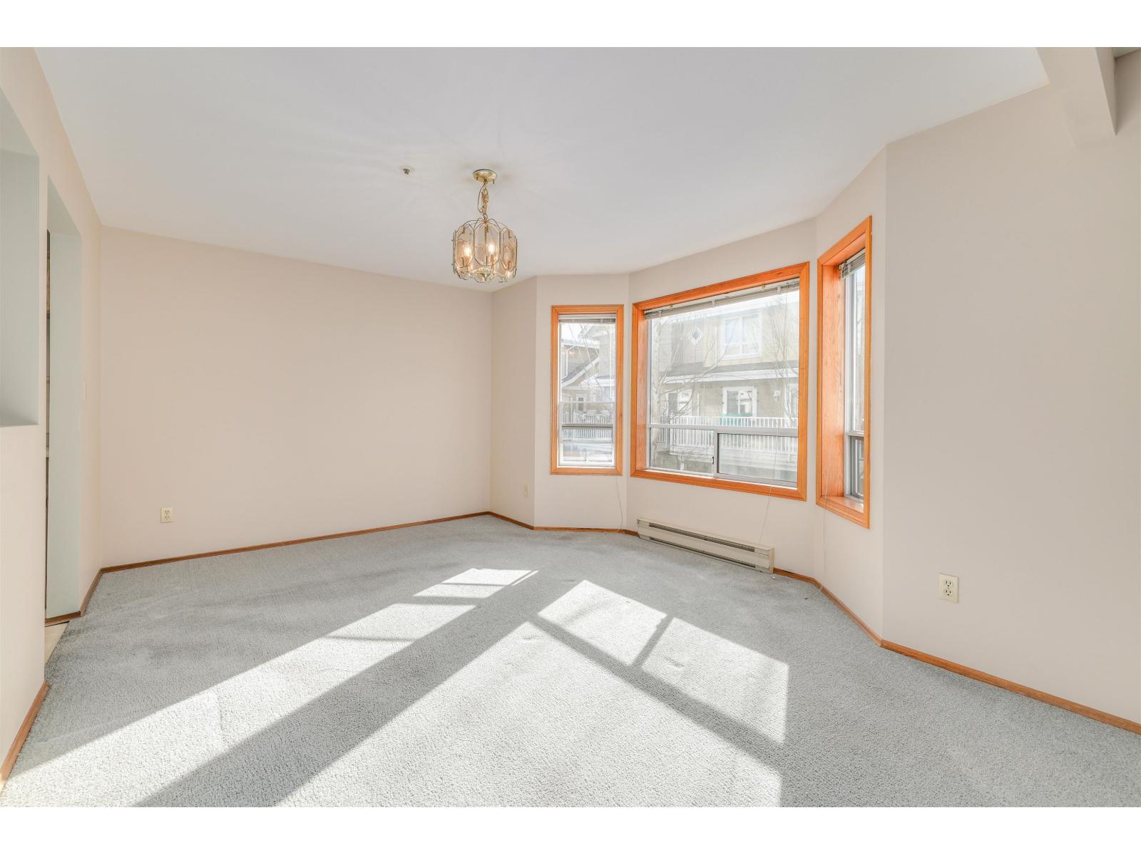 Photo 10 of 101 5377 201 A Street, Langley BC