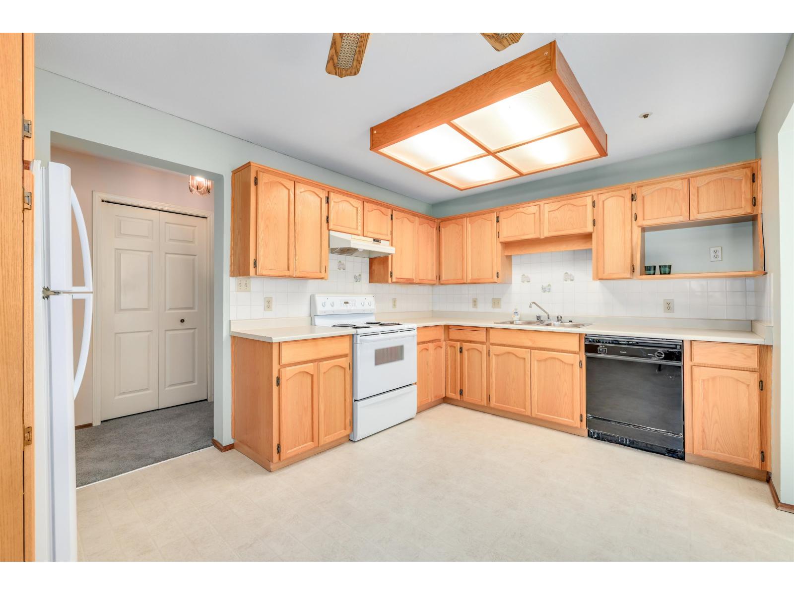 Photo 12 of 101 5377 201 A Street, Langley BC