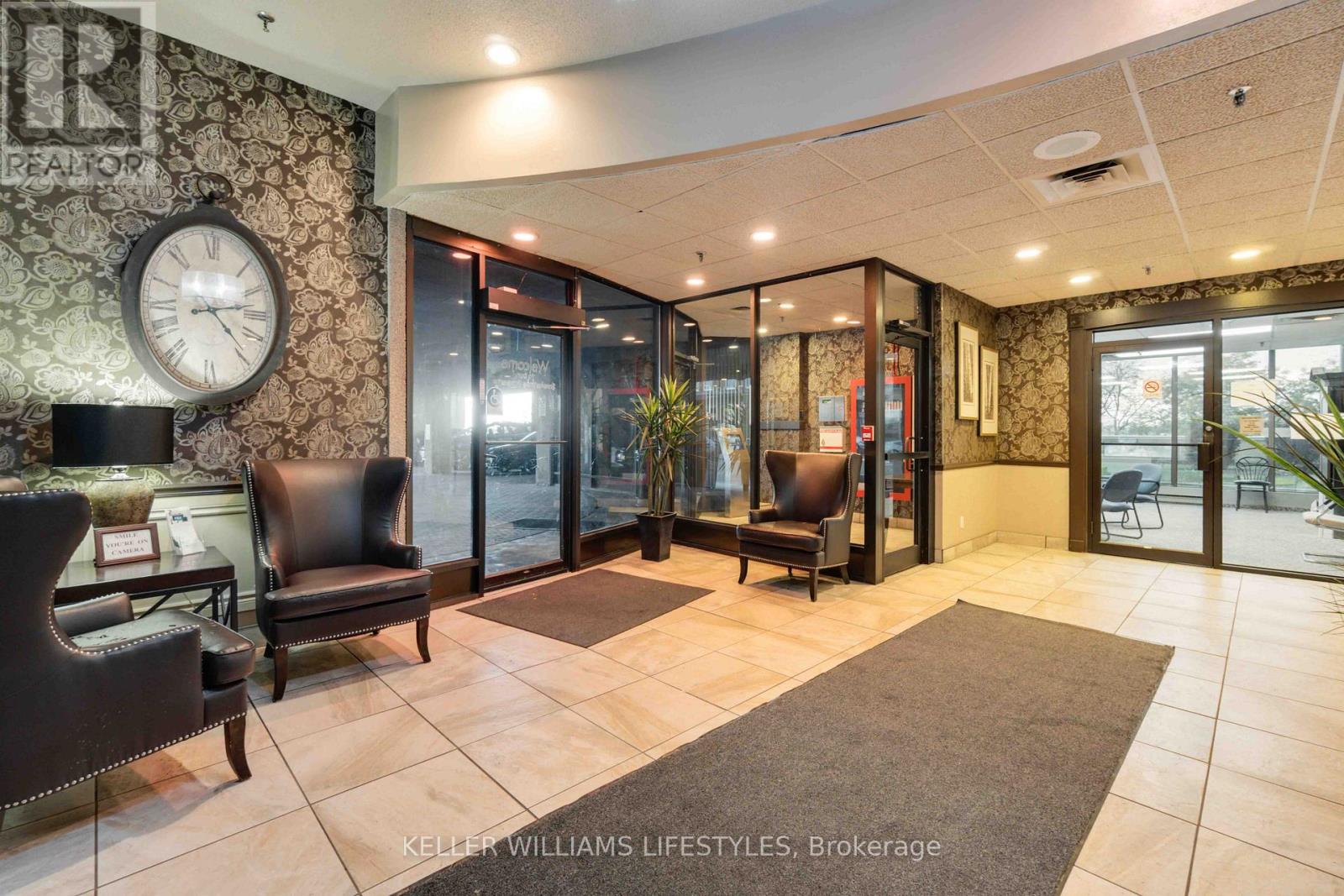 Photo 13 of 603 155 Front Street N, Sarnia ON