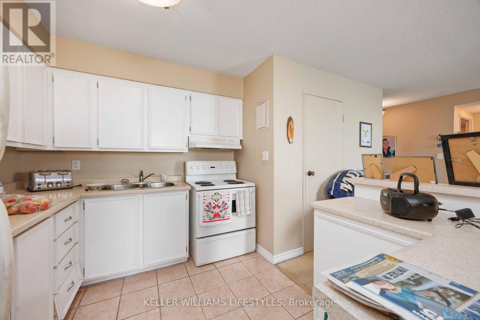 Photo 2 of 603 155 Front Street N, Sarnia ON