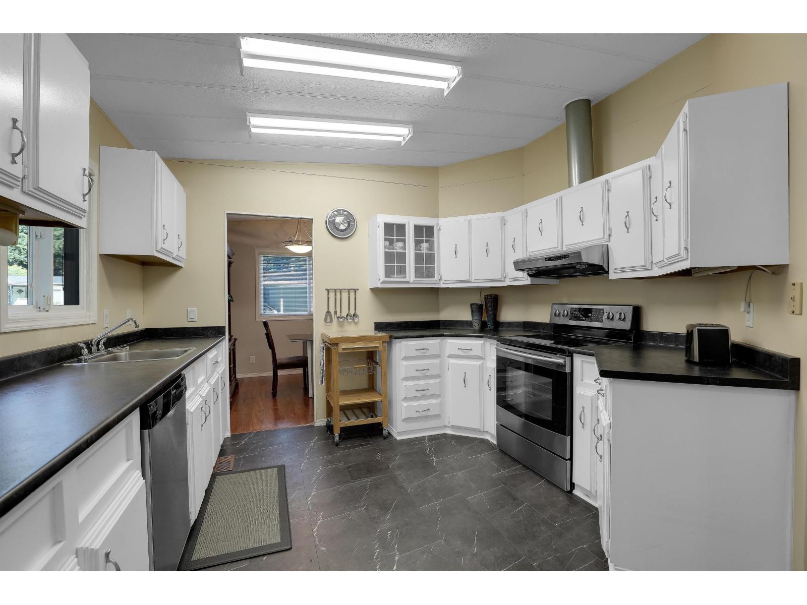 Photo 10 of 81 20071 24 Avenue, Langley BC