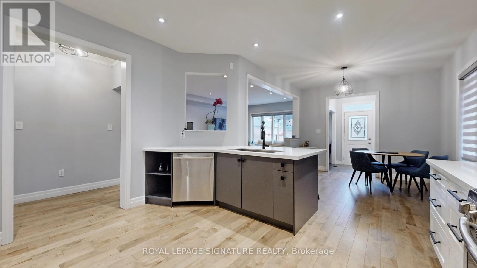 Photo 11 of 10 Foxton Road, Markham ON