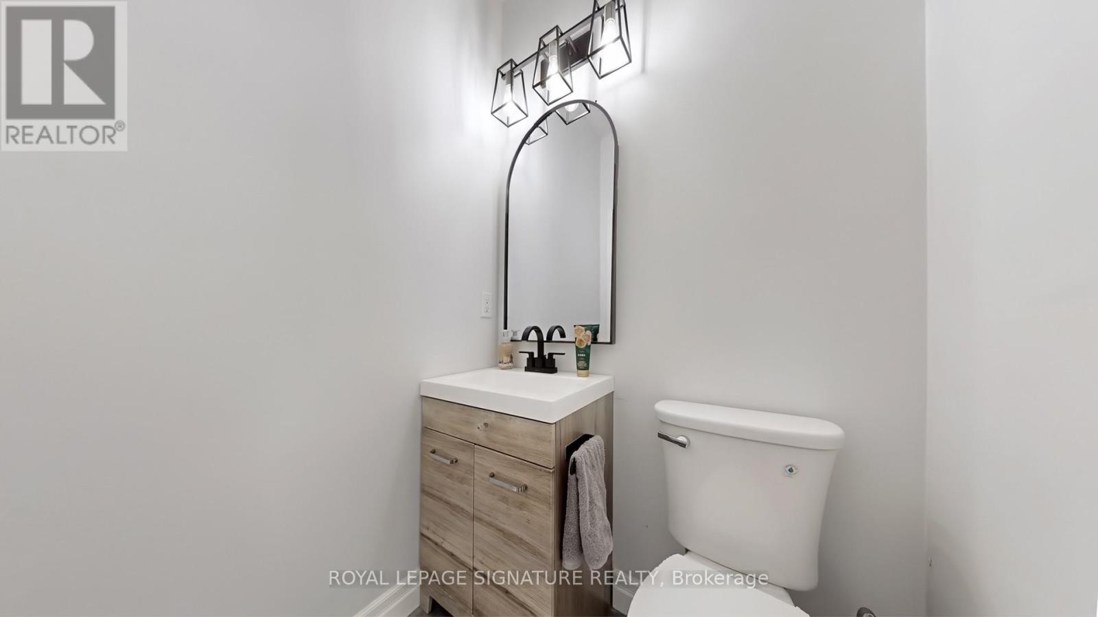 Photo 37 of 10 Foxton Road, Markham ON